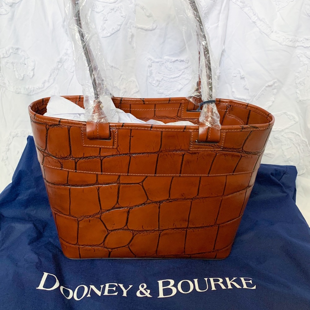 Dooney & bourke zip tote in cognac